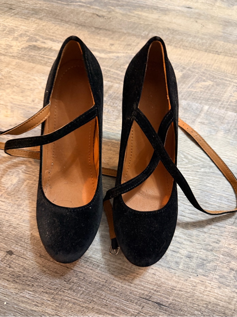 Women’s Black Suede Cross-Strap Pumps